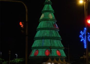 Árvore de Natal com Painel de LED